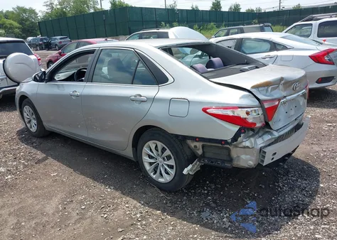 2015 Toyota Camry Le z USA, uszkodzony, nr VIN 4T1BF1FK7FU007689